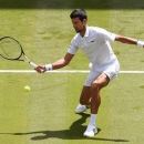 Djokovic cần 3 tiếng đồng hồ để vào vòng 4, nhưng cánh tay phải của anh bất ngờ bị loại