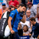 Djokovic ôm mặt thất vọng, bỏ cuộc giữa chừng và bị khán giả la ó tại US Open