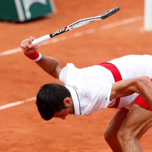 Djokovic đập vợt ở bán kết Belgrade Mở rộng