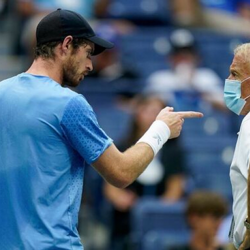 Tsitsipas đi vệ sinh tám phút trong trận thắng Murray