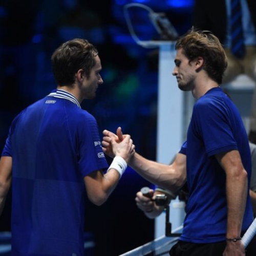 Medvedev vào bán kết ATP Finals