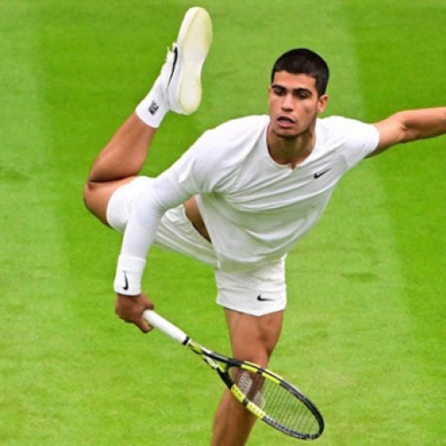 Alcaraz thoát hiểm ở vòng một Wimbledon