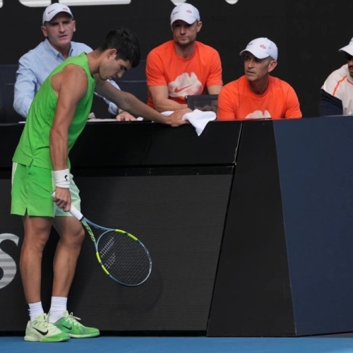 Vì sao Zverez phẫn nộ với cơn chuột rút của Alcaraz?